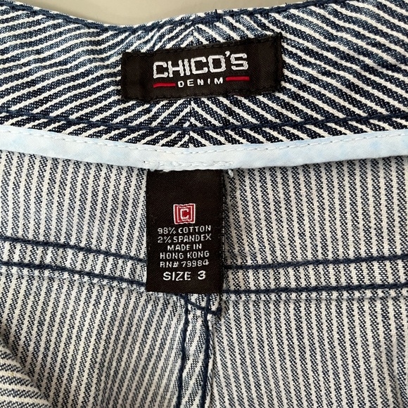 Chico’s Women’s Size 3 Stretch Denim Capri Pants, White/Blue Striped - Picture 6 of 7